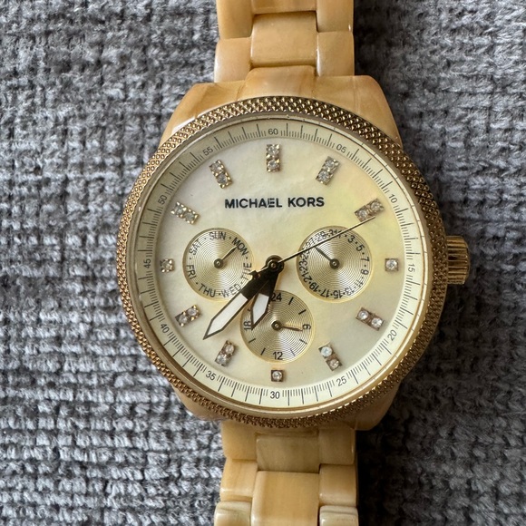Michael Kors women’s watch.  It is in very good condition. Just needs battery. - Picture 3 of 3